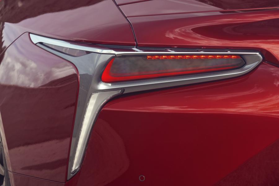 Детали экстерьера Lexus LC500 2017 года  (WW) (фото 11 из 12)